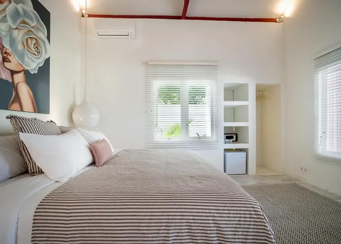 Ria Uluwatu, Tropical Chic Hotel
