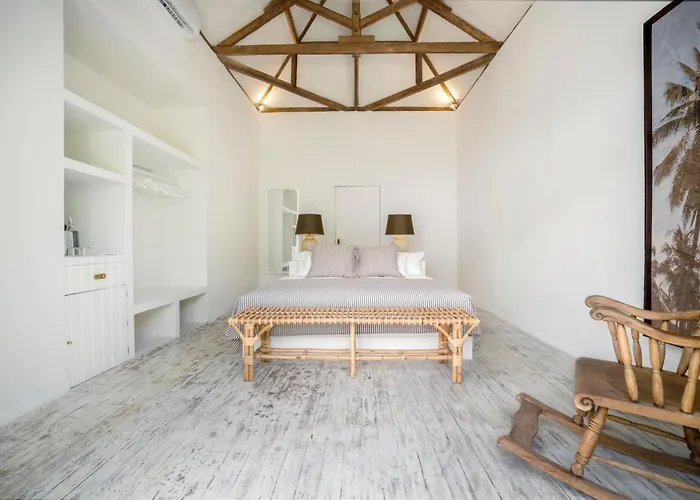 Ria Uluwatu, Tropical Chic Hotel