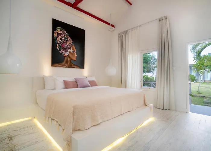 Ria Uluwatu, Tropical Chic Hotel